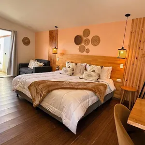 la-martina-guest-house.colombiamedellinhotels.com/
